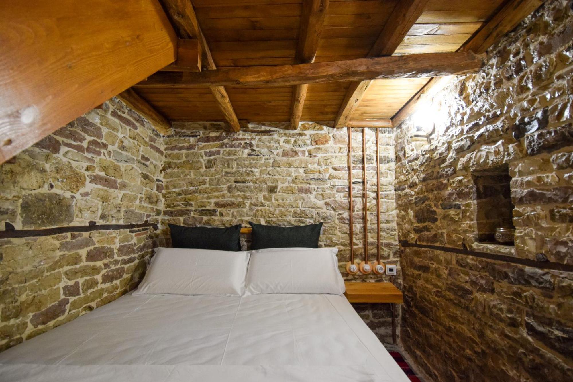 Aqueduct Inn Gjirokastër Exterior foto