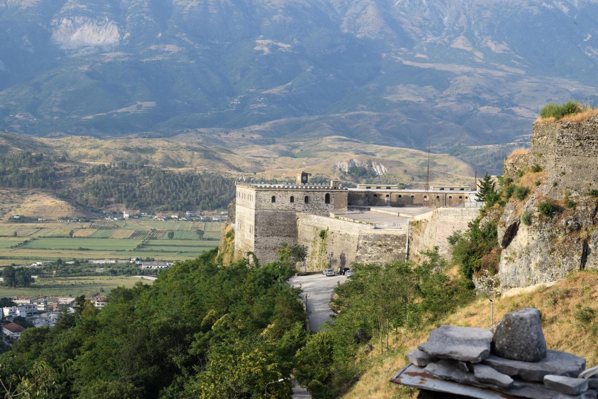 Aqueduct Inn Gjirokastër Exterior foto